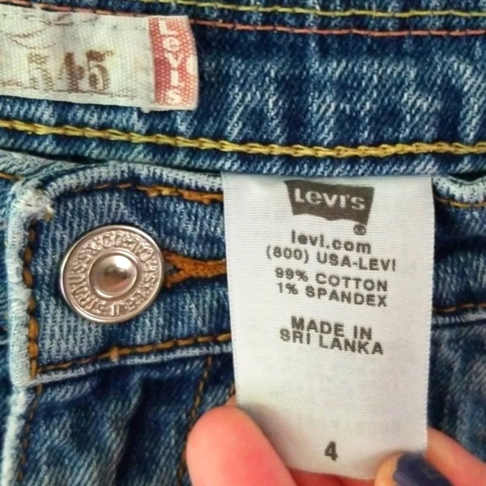 Levi's Denim Jean Shorts. - Picture 5 of 5